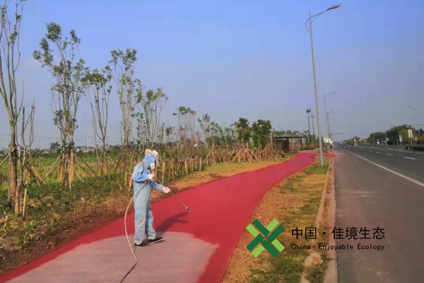 罩面漆、保護(hù)劑工人施工的場景